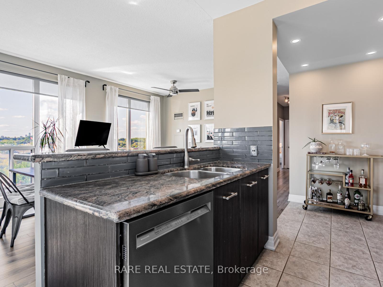 Photo 11 of Unit 703, 2119 Lake Shore Boulevard W, Etobicoke, Mimico — HOMEH
