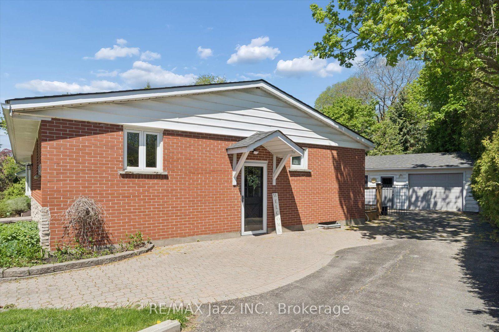 Photo 2 of 364 King Street E, Clarington, Bowmanville — HOMEH