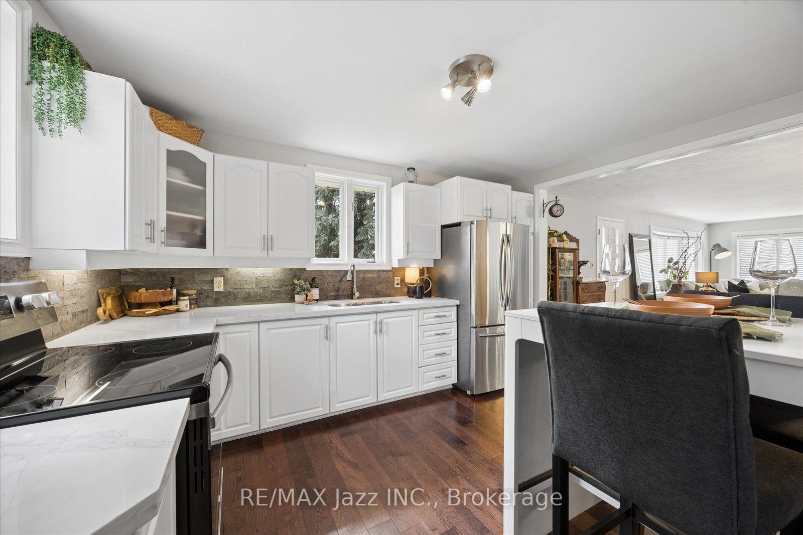Photo 6 of 364 King Street E, Clarington, Bowmanville — HOMEH