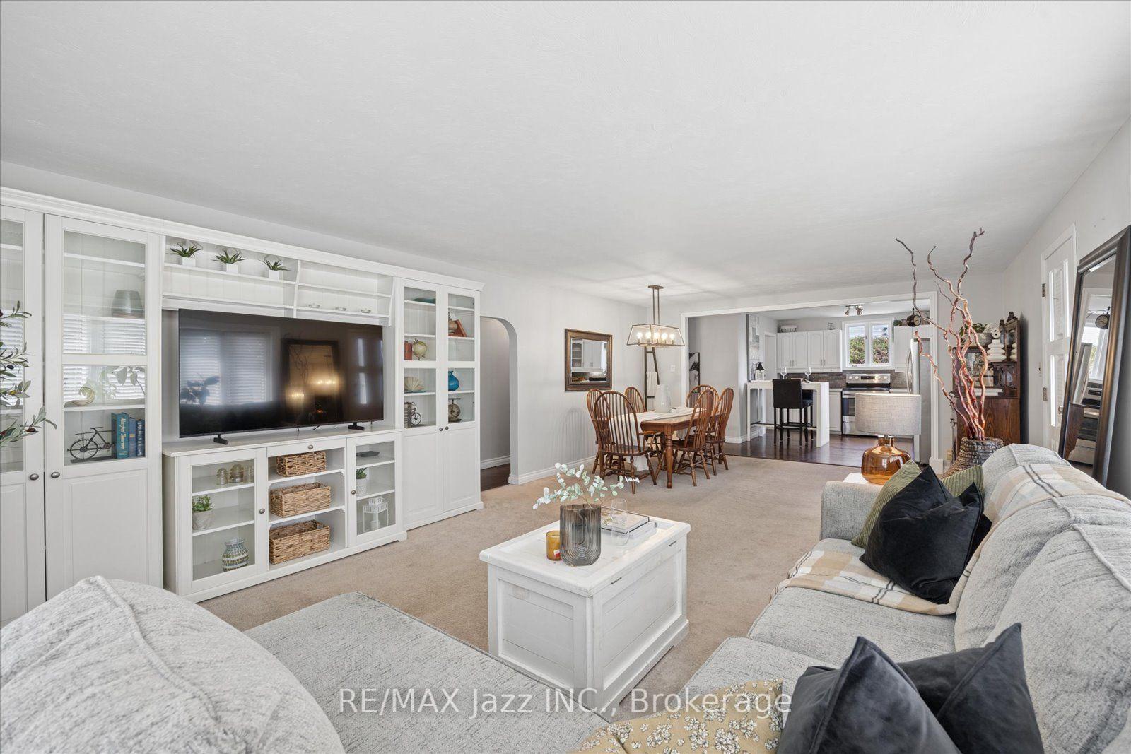 Photo 9 of 364 King Street E, Clarington, Bowmanville — HOMEH