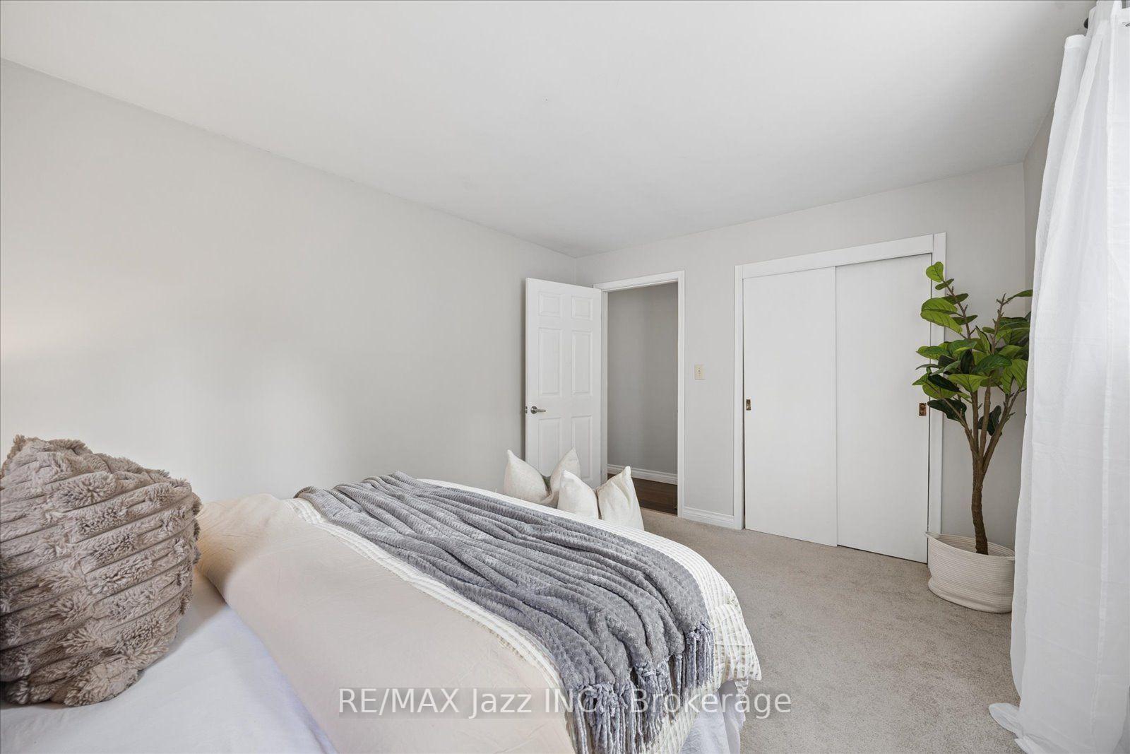 Photo 13 of 364 King Street E, Clarington, Bowmanville — HOMEH