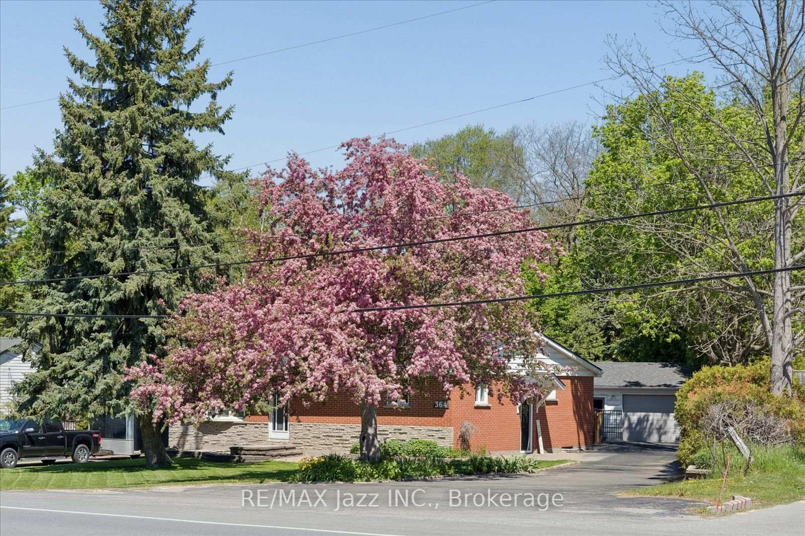 Photo 3 of 364 King Street E, Clarington, Bowmanville — HOMEH