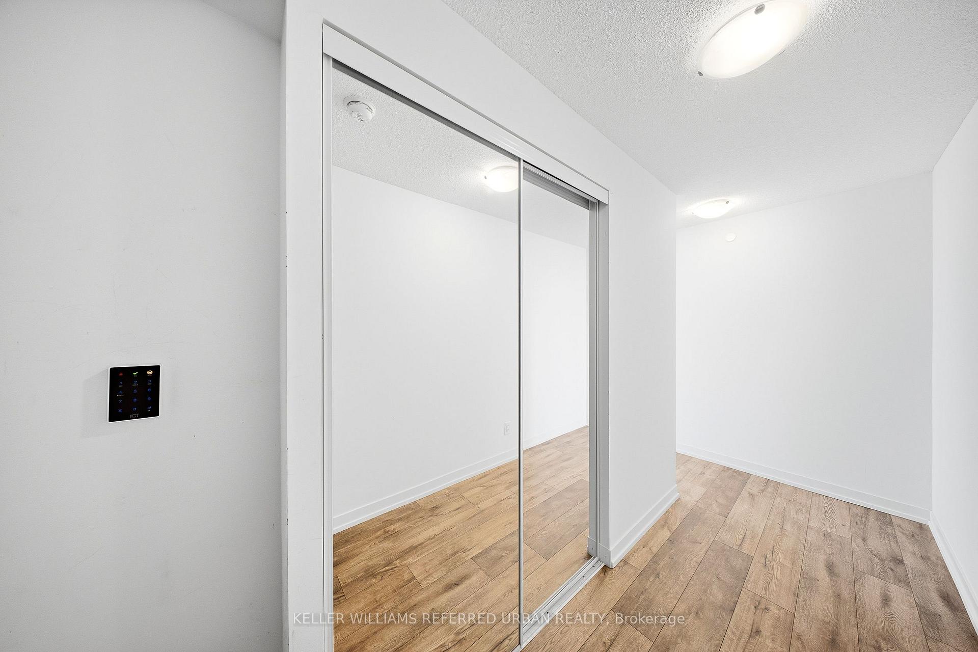 Photo 4 of Unit 2010, 125 Redpath Avenue, Toronto, Mount Pleasant West — HOMEH