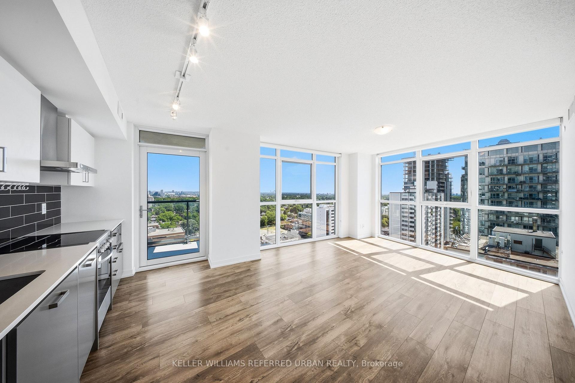 Photo 5 of Unit 2010, 125 Redpath Avenue, Toronto, Mount Pleasant West — HOMEH