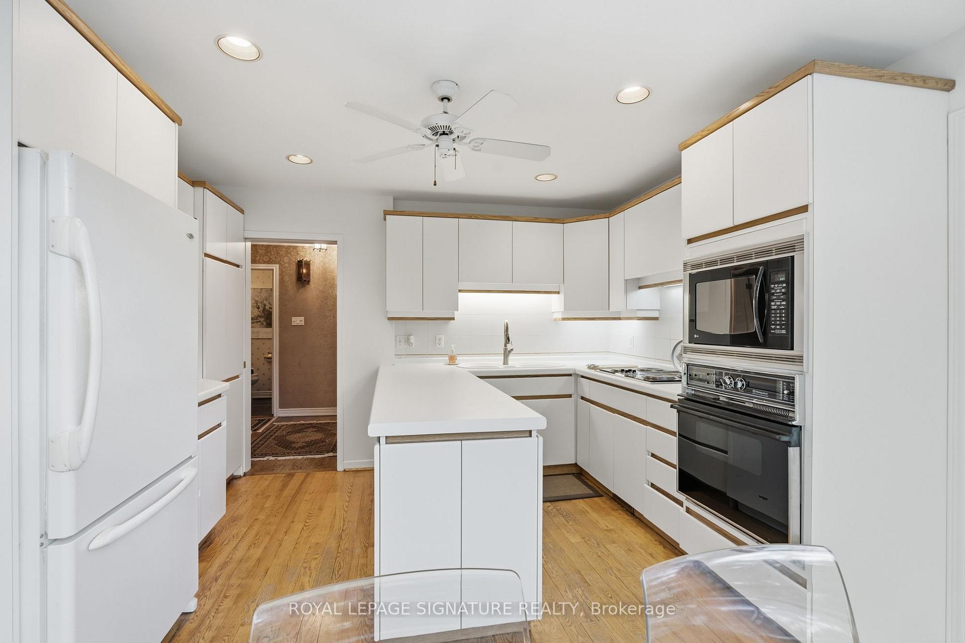 Photo 10 of 20 Wellesbourne Crescent, North York, Hillcrest Village — HOMEH