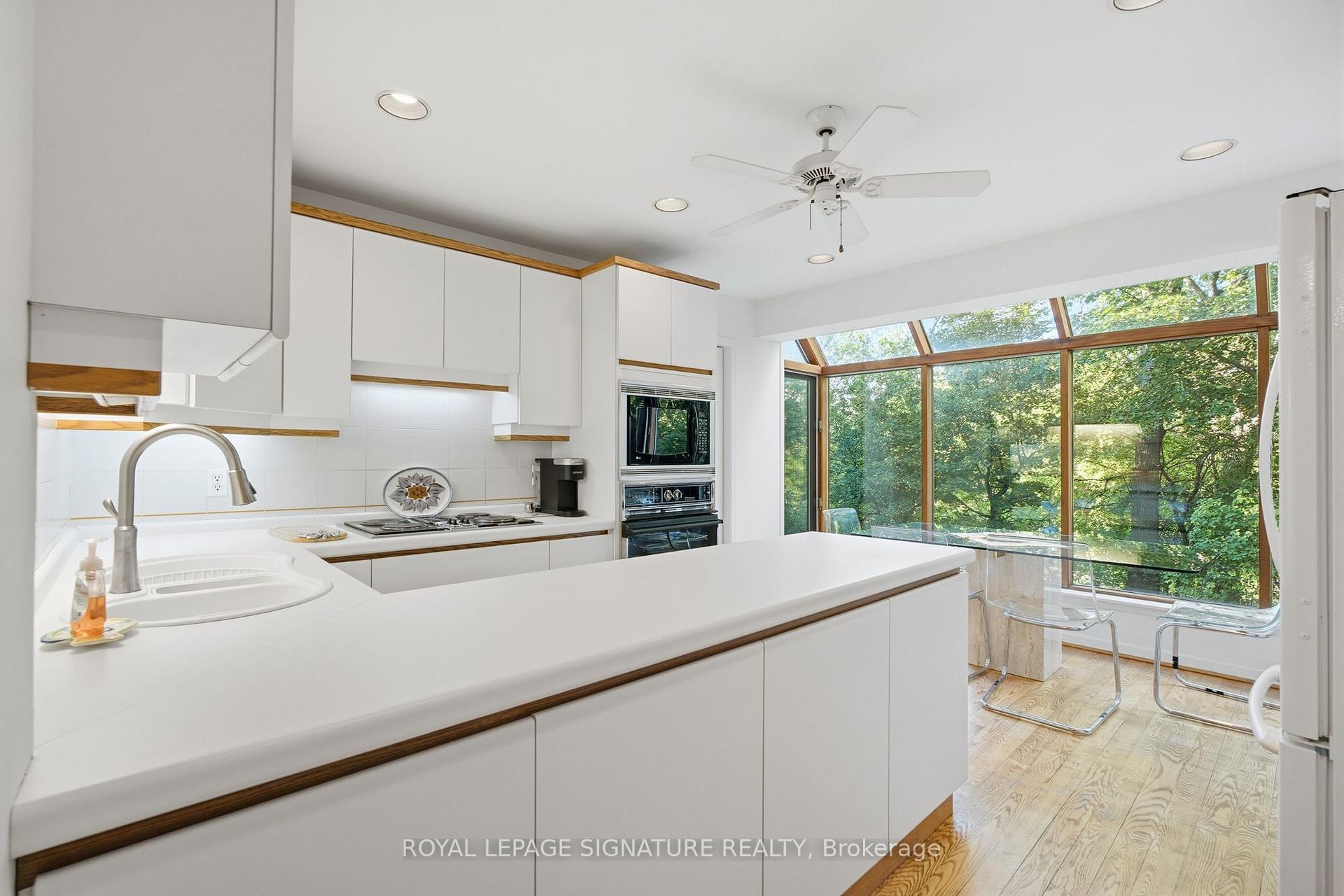 Photo 11 of 20 Wellesbourne Crescent, North York, Hillcrest Village — HOMEH