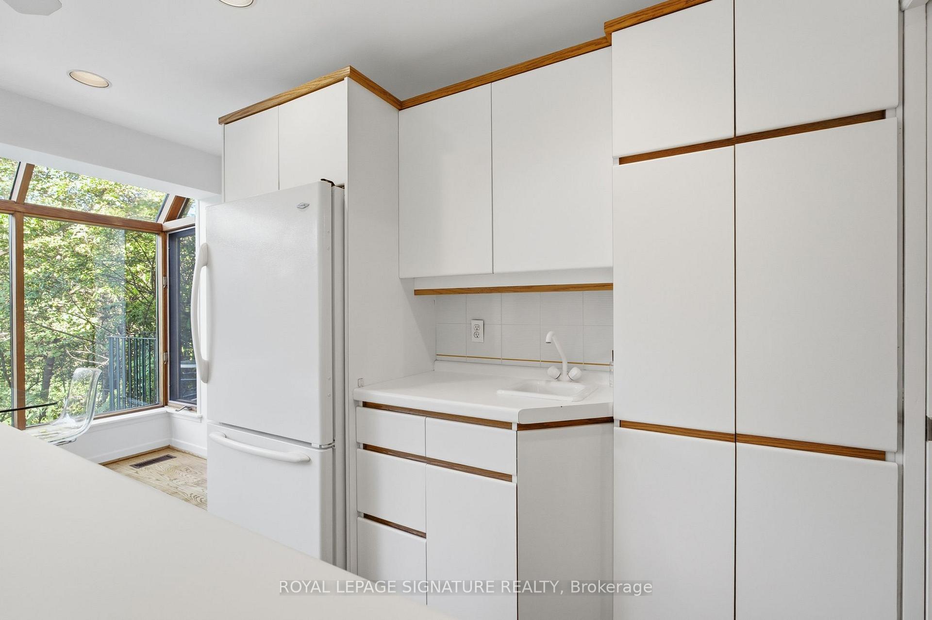 Photo 12 of 20 Wellesbourne Crescent, North York, Hillcrest Village — HOMEH