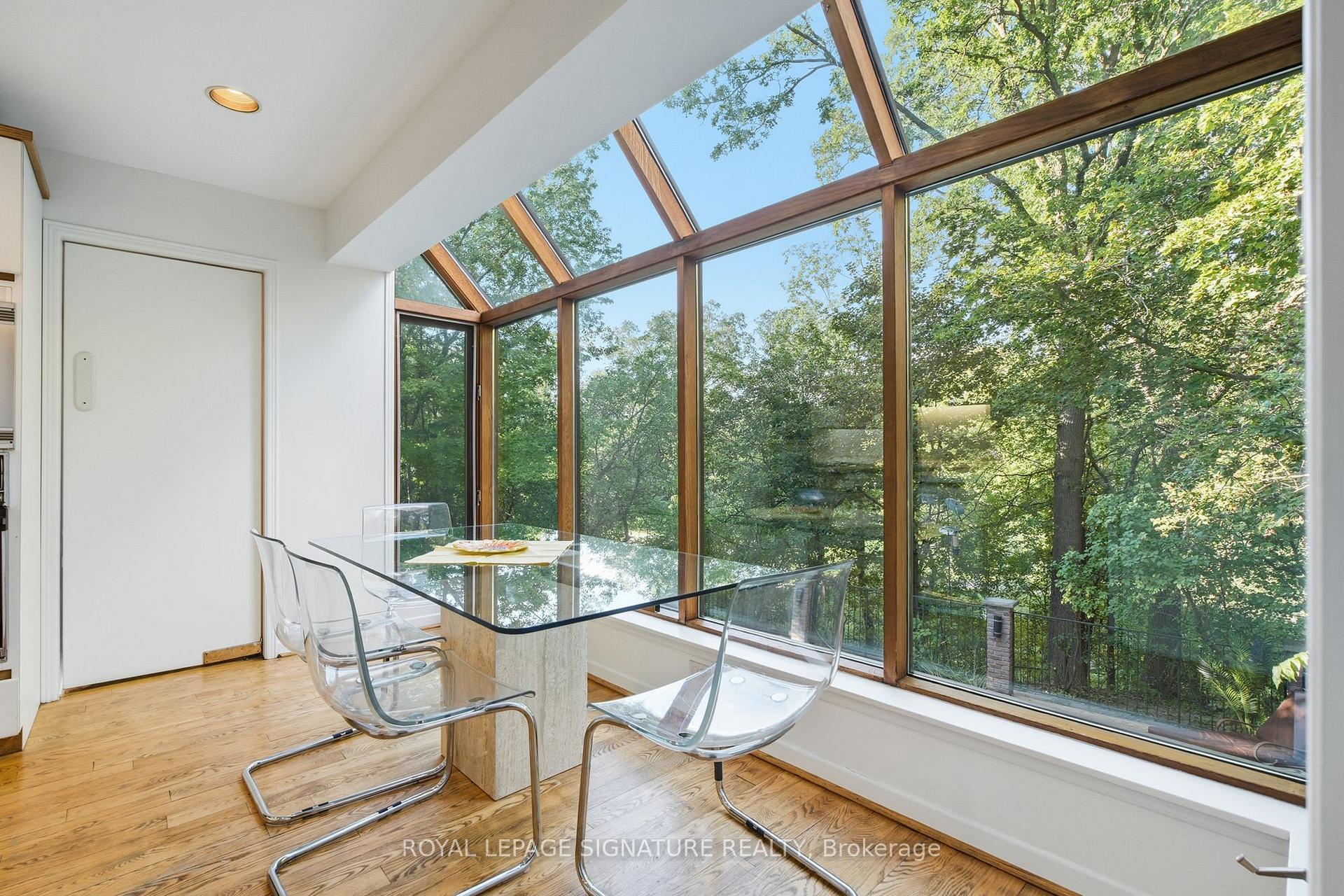 Photo 13 of 20 Wellesbourne Crescent, North York, Hillcrest Village — HOMEH