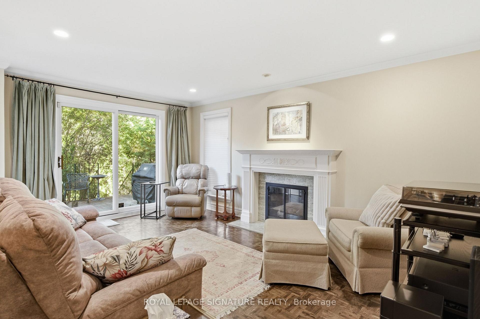 Photo 14 of 20 Wellesbourne Crescent, North York, Hillcrest Village — HOMEH