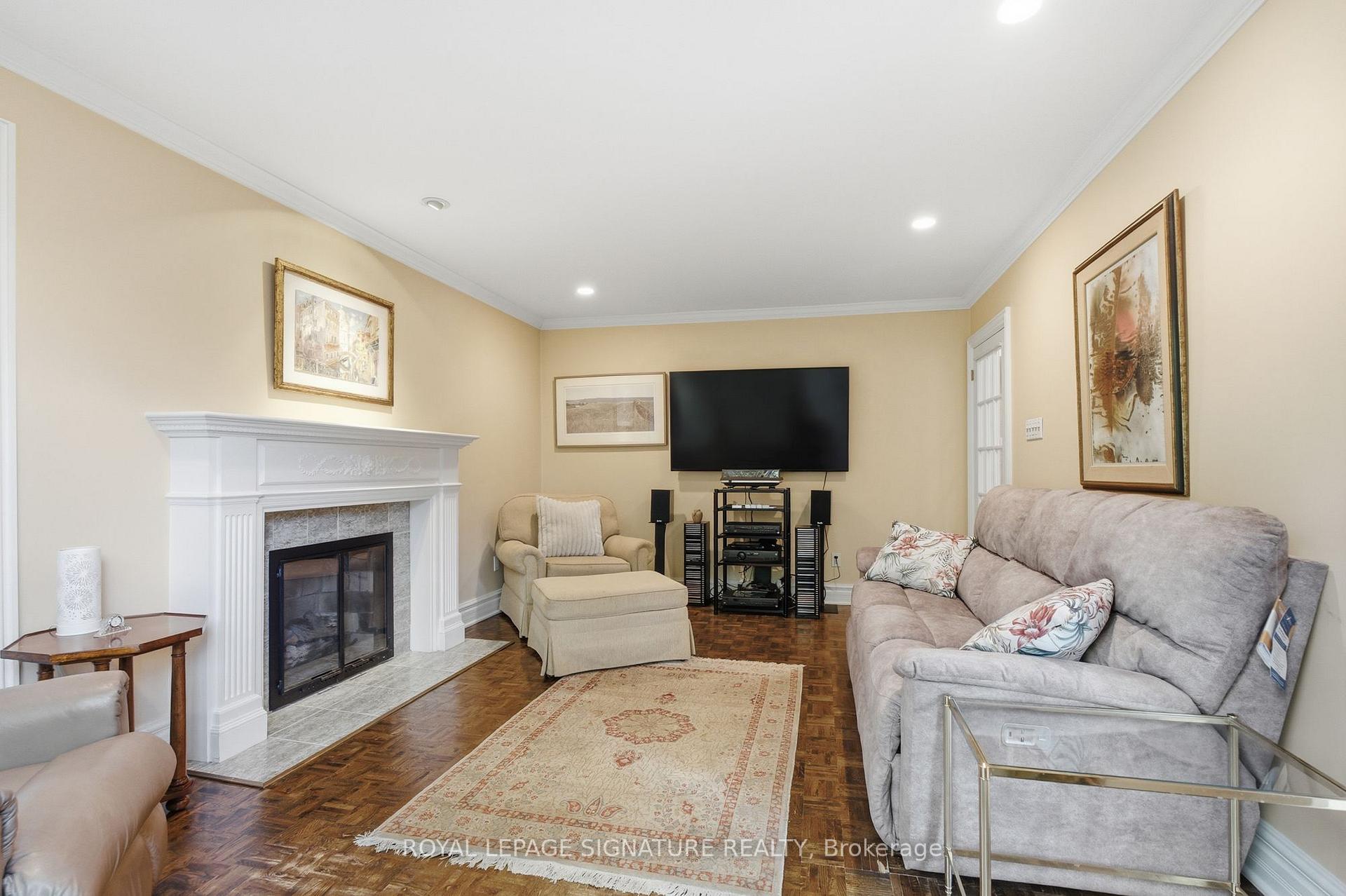 Photo 15 of 20 Wellesbourne Crescent, North York, Hillcrest Village — HOMEH