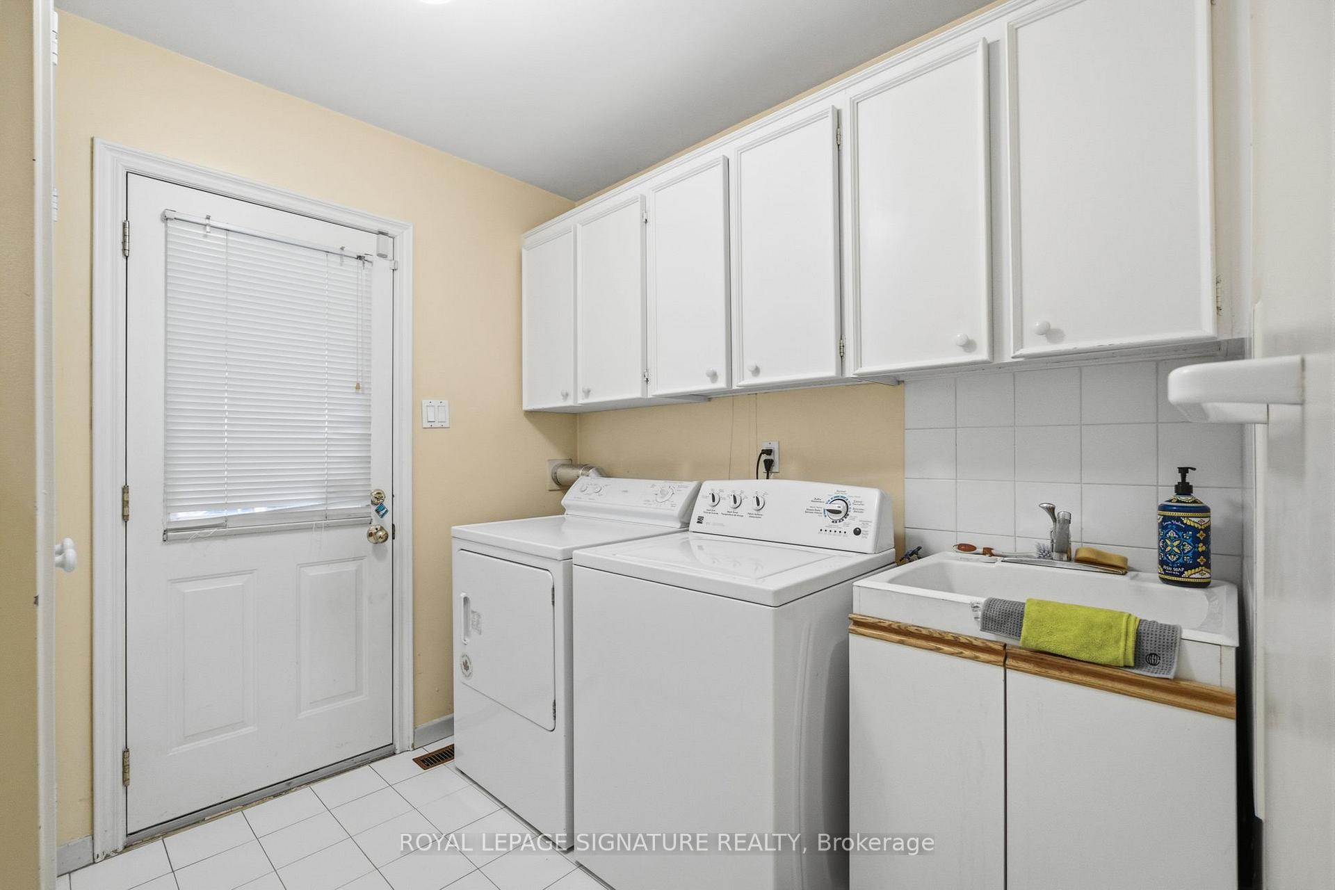 Photo 17 of 20 Wellesbourne Crescent, North York, Hillcrest Village — HOMEH