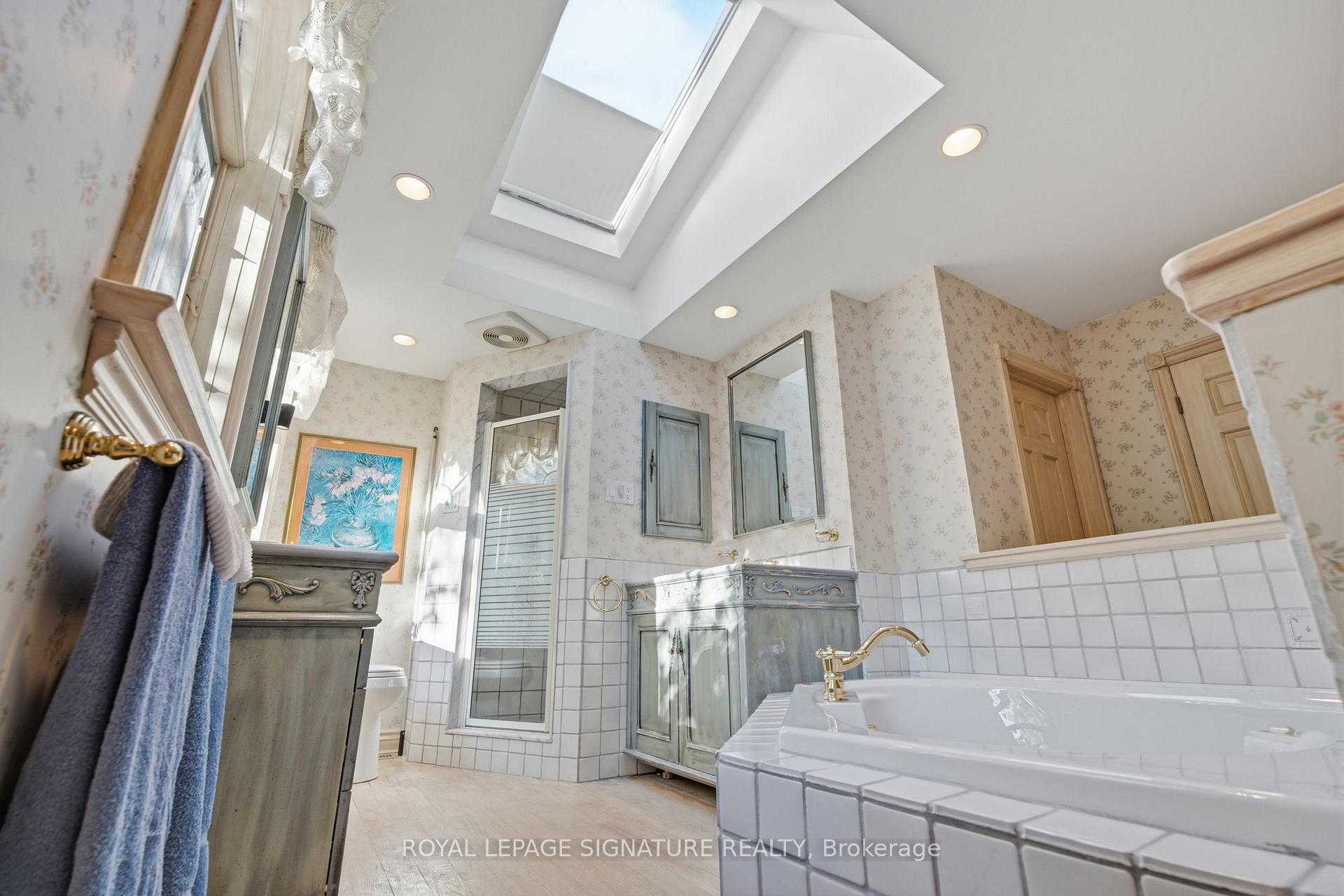 Photo 23 of 20 Wellesbourne Crescent, North York, Hillcrest Village — HOMEH