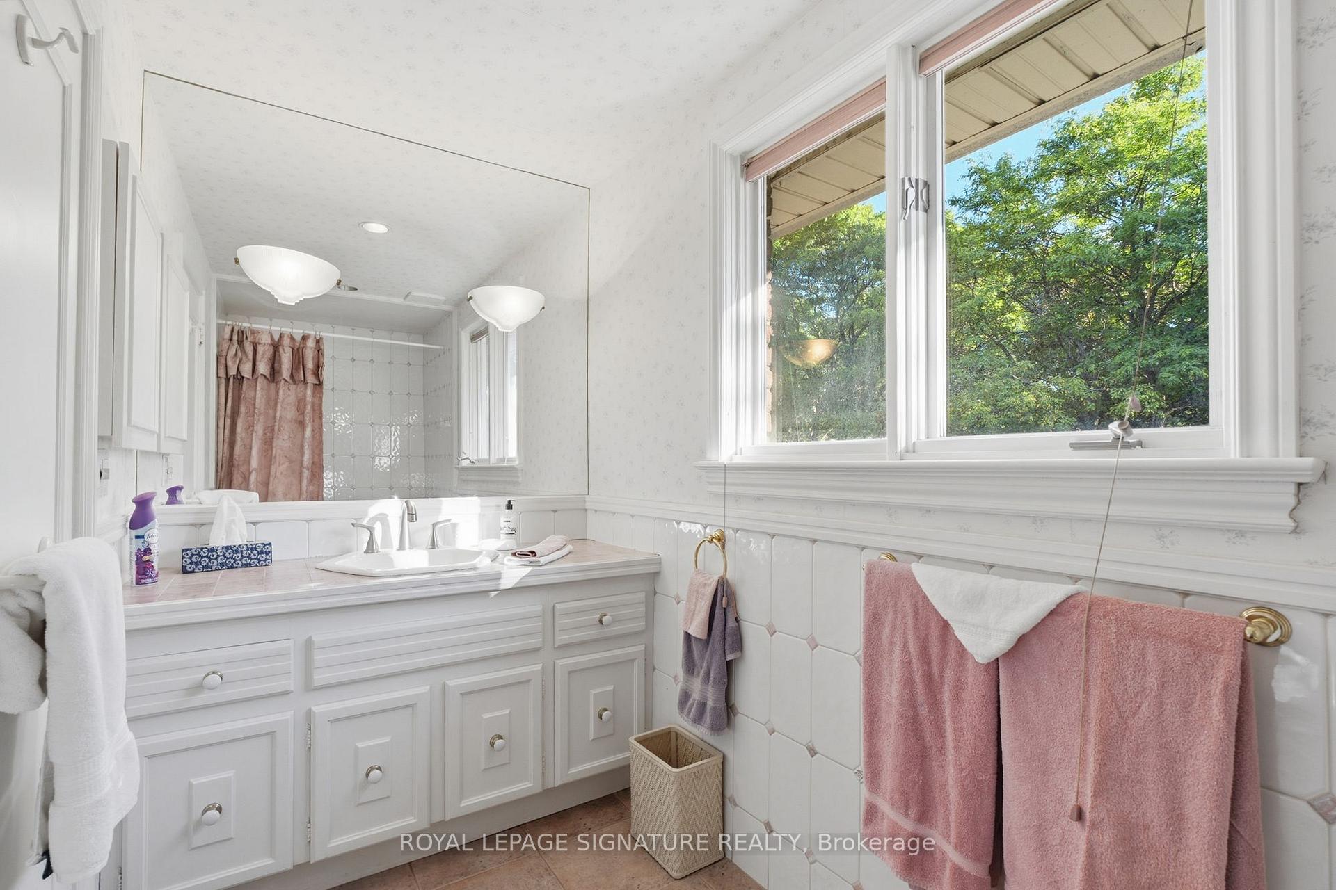 Photo 35 of 20 Wellesbourne Crescent, North York, Hillcrest Village — HOMEH