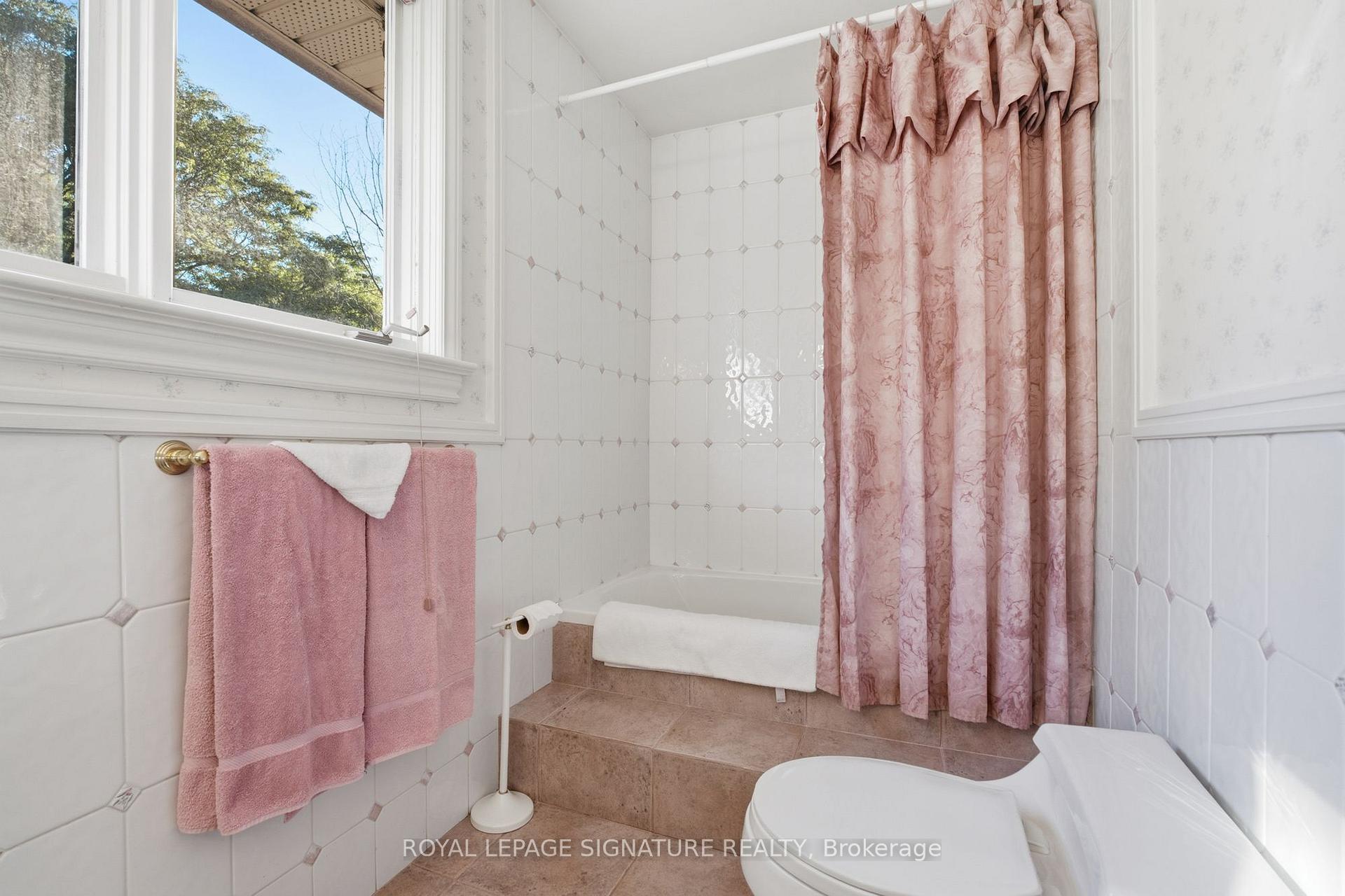 Photo 36 of 20 Wellesbourne Crescent, North York, Hillcrest Village — HOMEH