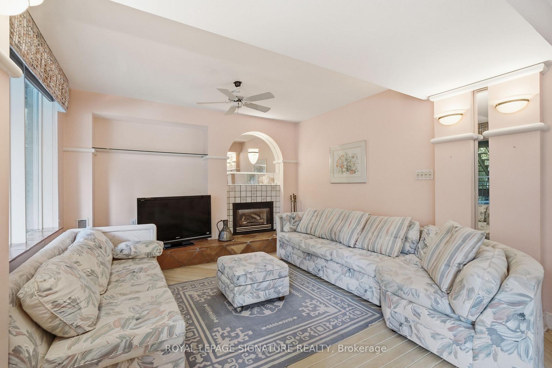Photo 42 of 20 Wellesbourne Crescent, North York, Hillcrest Village — HOMEH