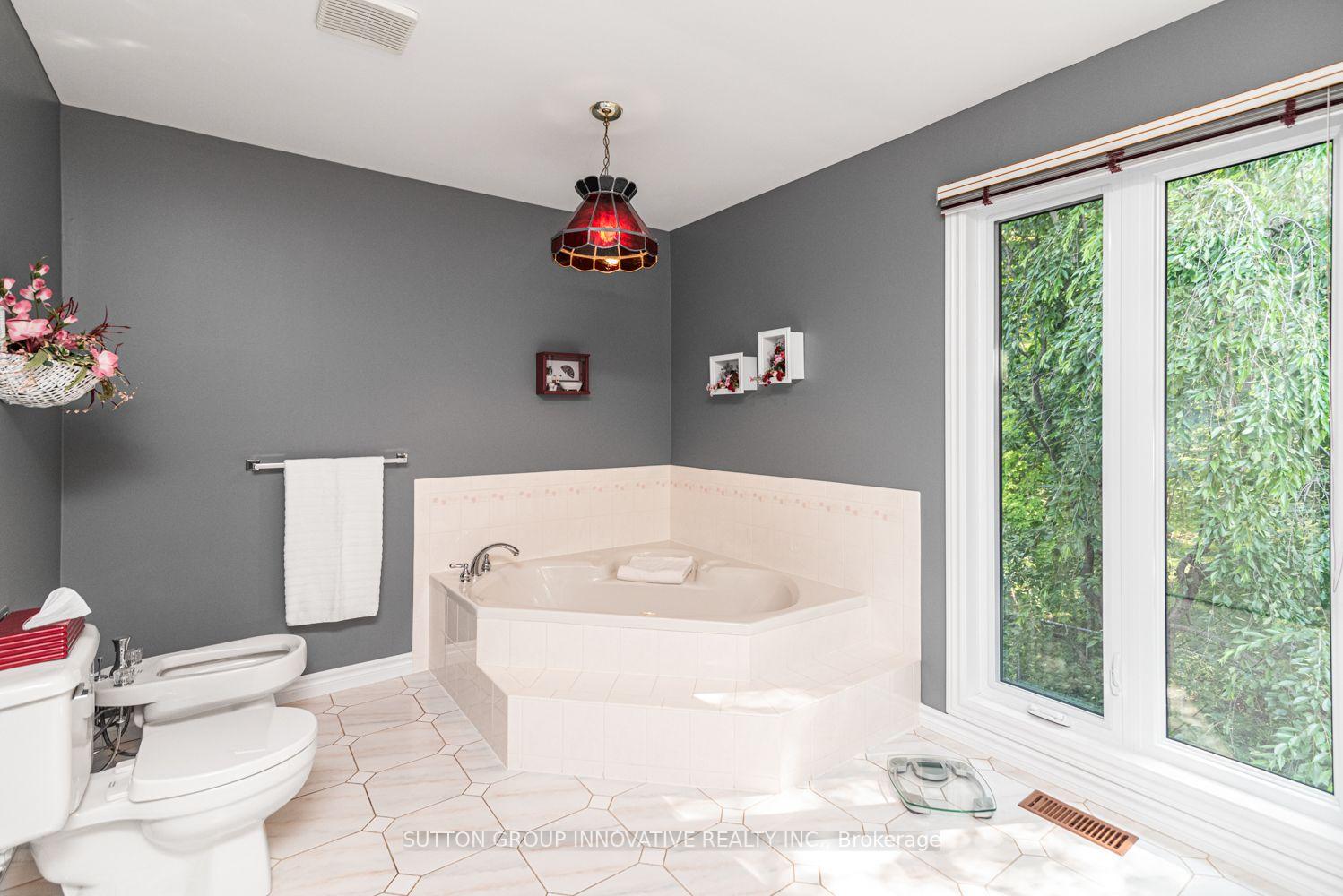 Photo 20 of 59 Renata Court, Hamilton, Dundas — HOMEH