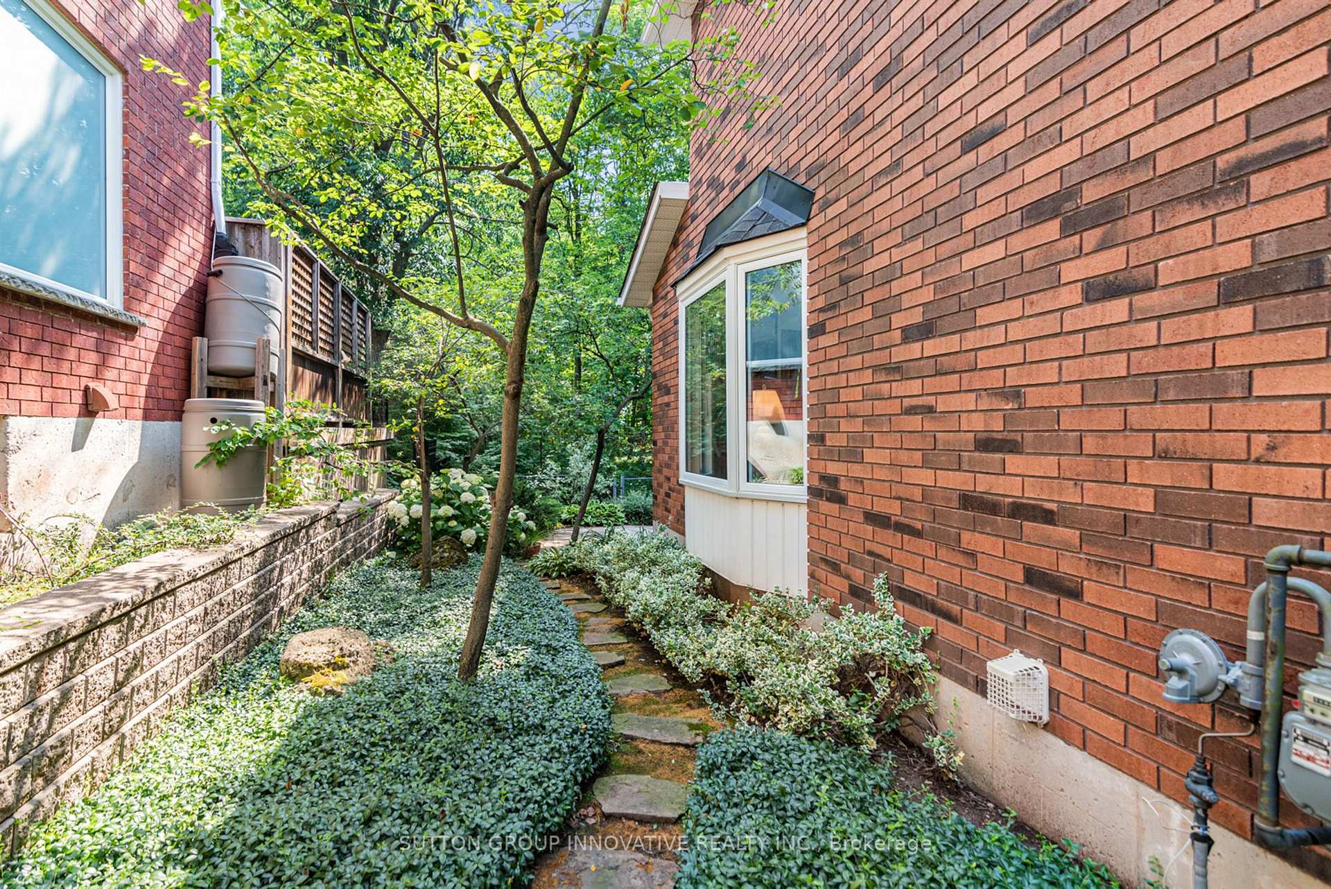Photo 36 of 59 Renata Court, Hamilton, Dundas — HOMEH