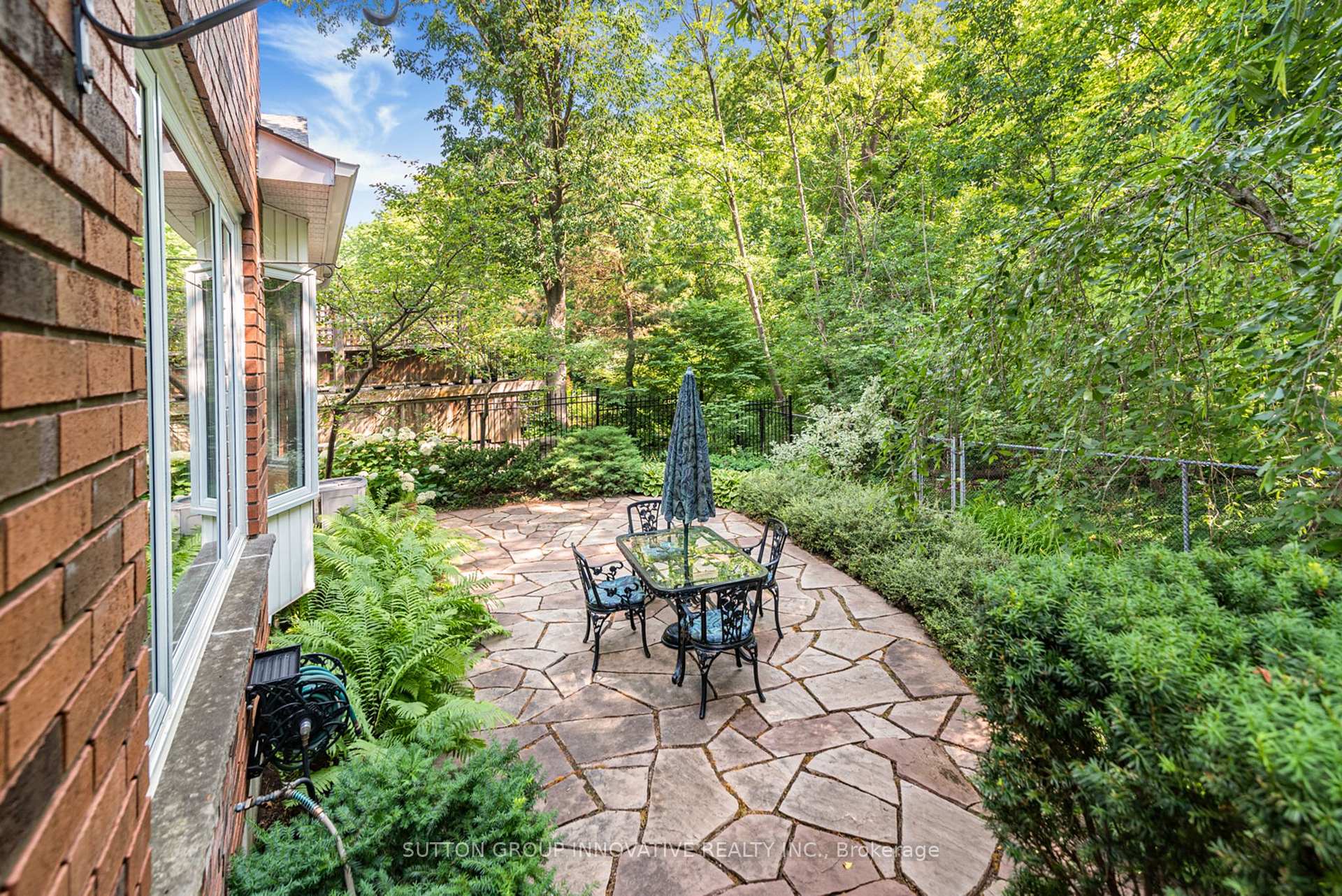 Photo 39 of 59 Renata Court, Hamilton, Dundas — HOMEH