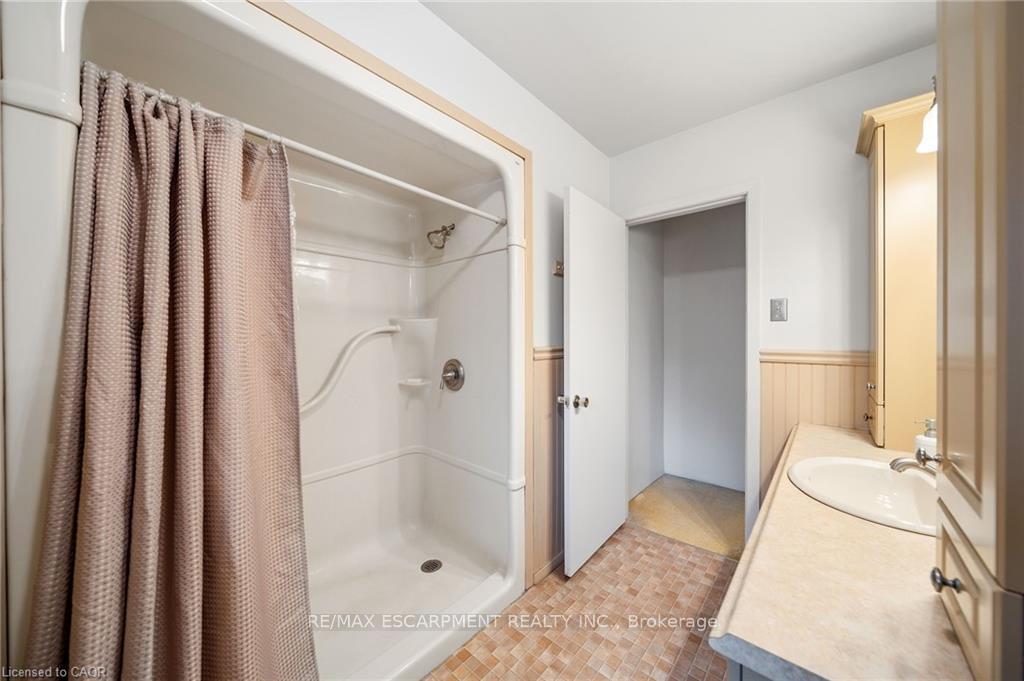 Photo 33 of 2223 Hall Road, Hamilton, Rural Glanbrook — HOMEH