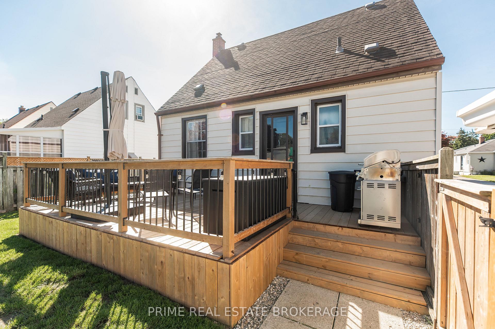 Photo 10 of 8 Pine Street, St. Thomas — HOMEH
