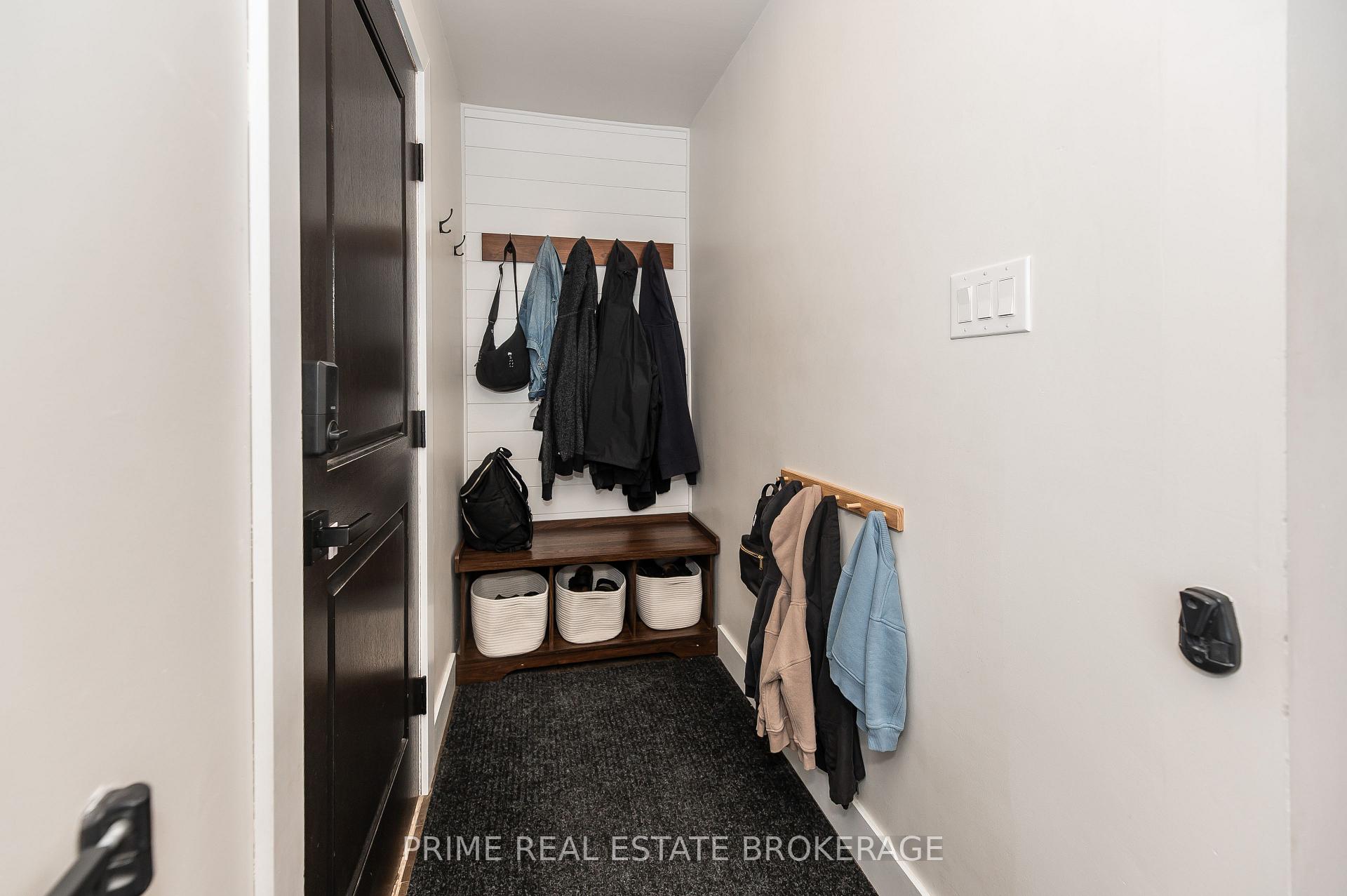 Photo 11 of 8 Pine Street, St. Thomas — HOMEH
