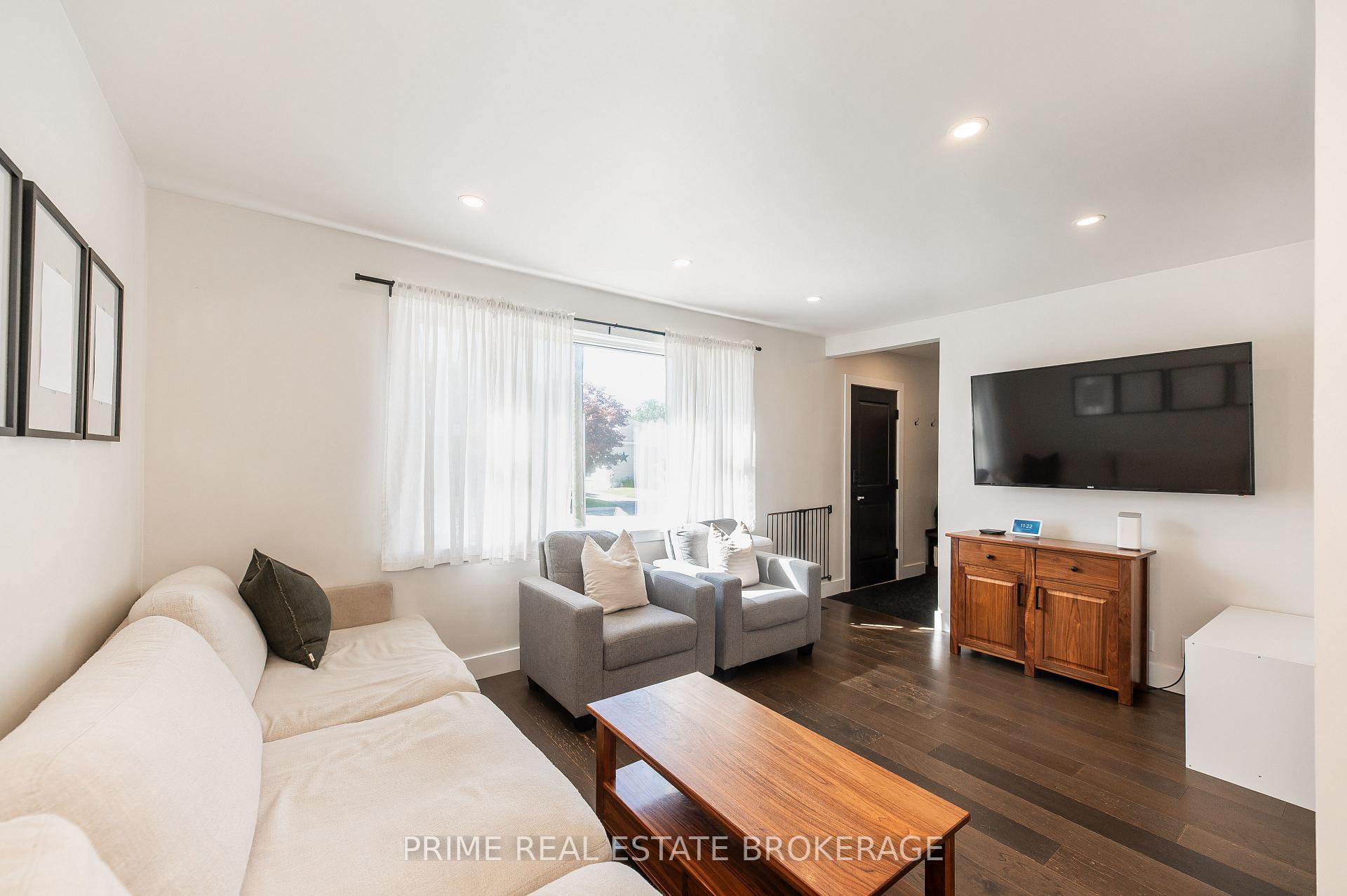 Photo 13 of 8 Pine Street, St. Thomas — HOMEH