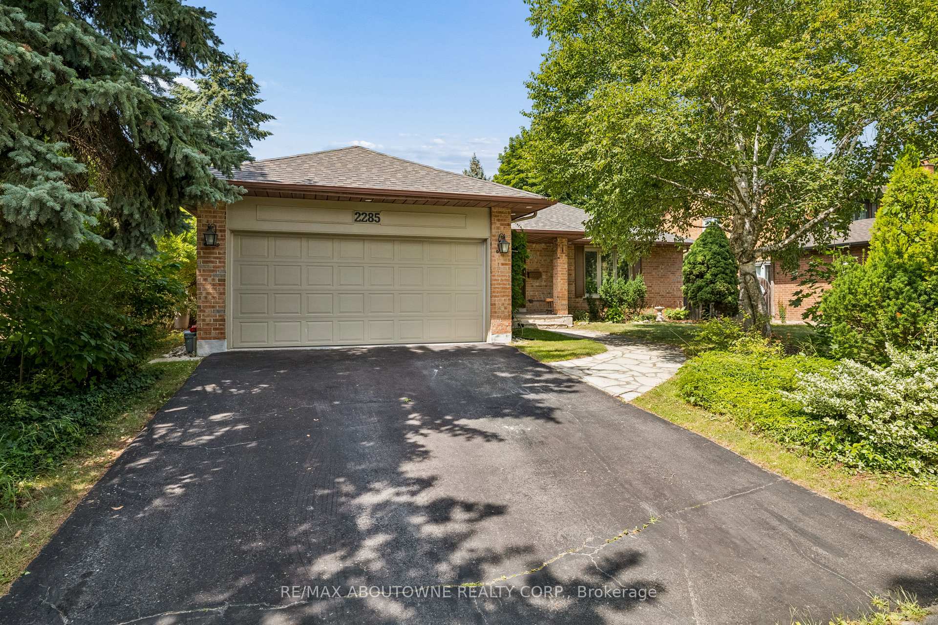 Photo 2 of 2285 Dunedin Road, Oakville, Ford — HOMEH