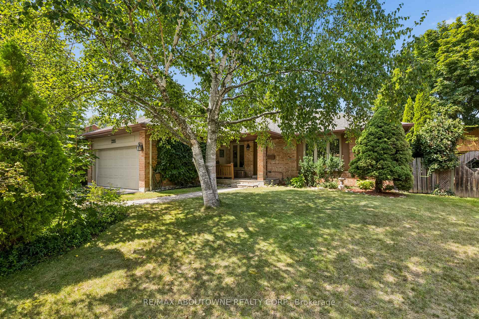 Photo 3 of 2285 Dunedin Road, Oakville, Ford — HOMEH
