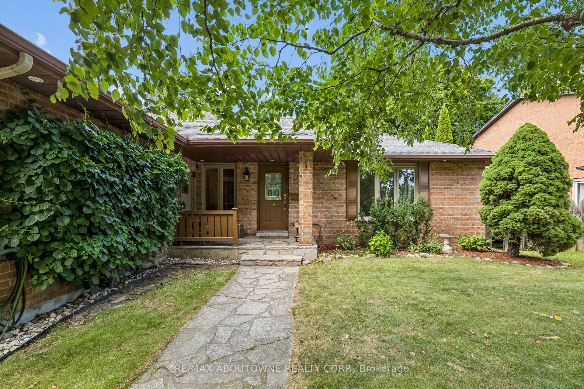 Photo 4 of 2285 Dunedin Road, Oakville, Ford — HOMEH