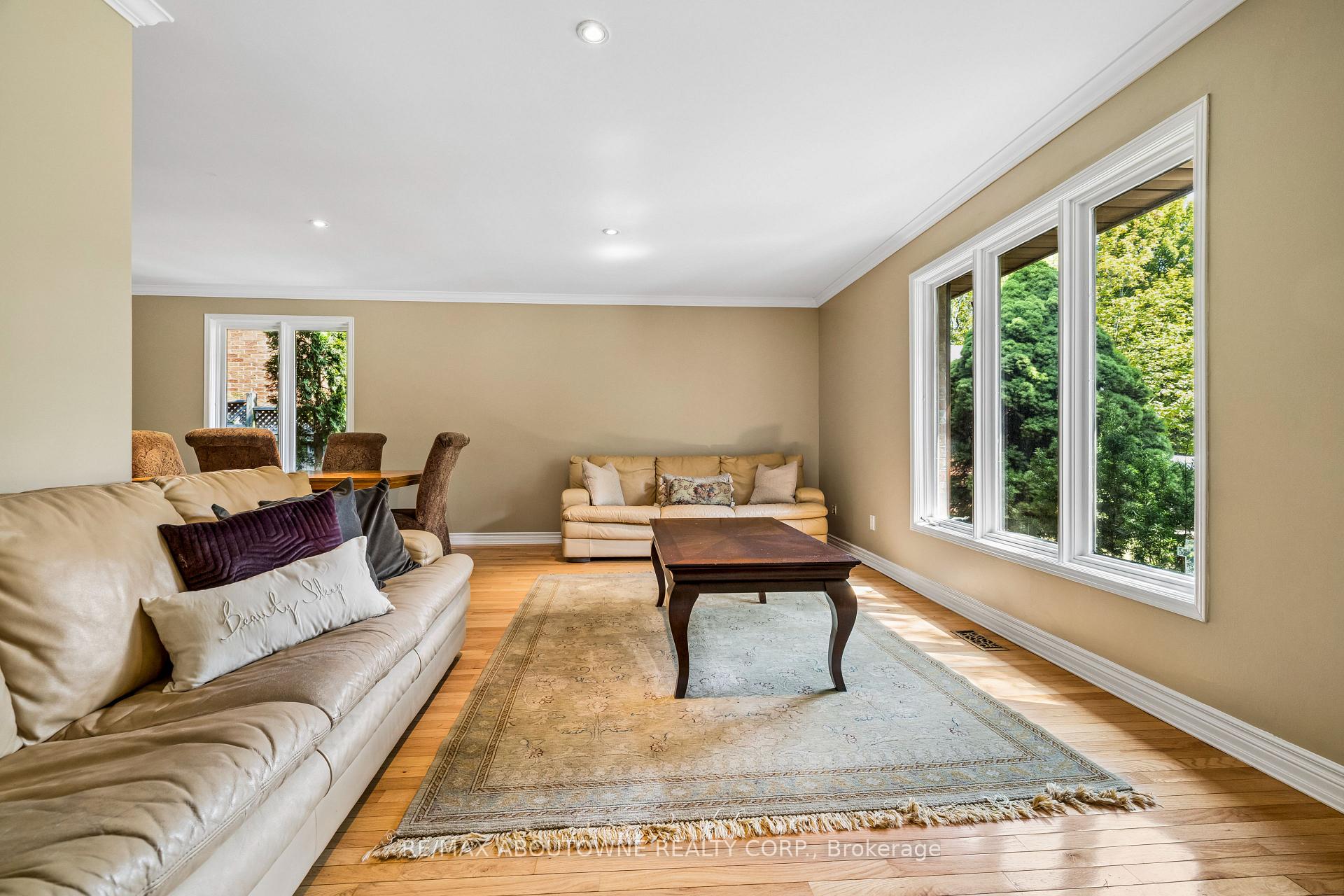 Photo 9 of 2285 Dunedin Road, Oakville, Ford — HOMEH