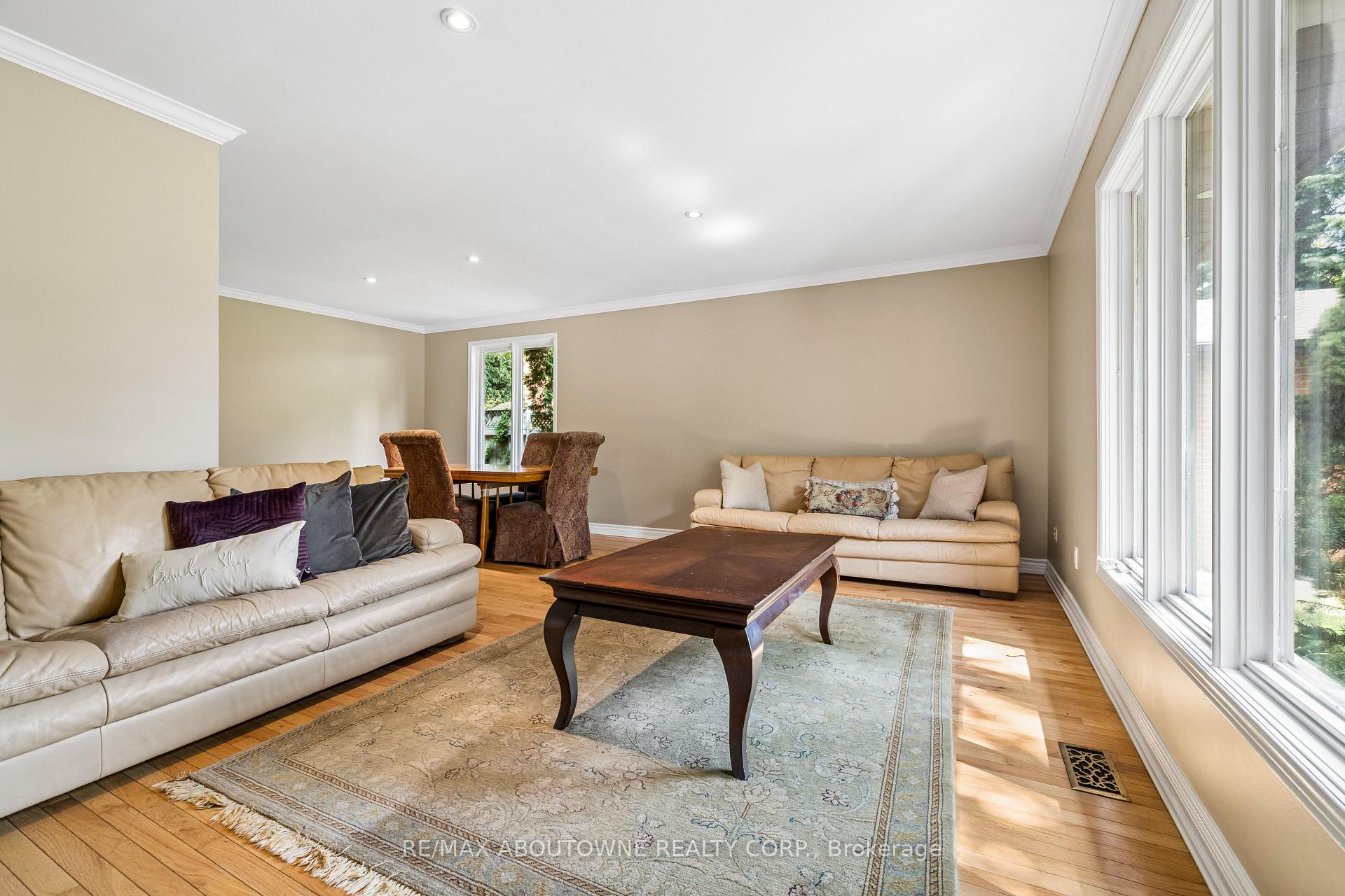Photo 11 of 2285 Dunedin Road, Oakville, Ford — HOMEH