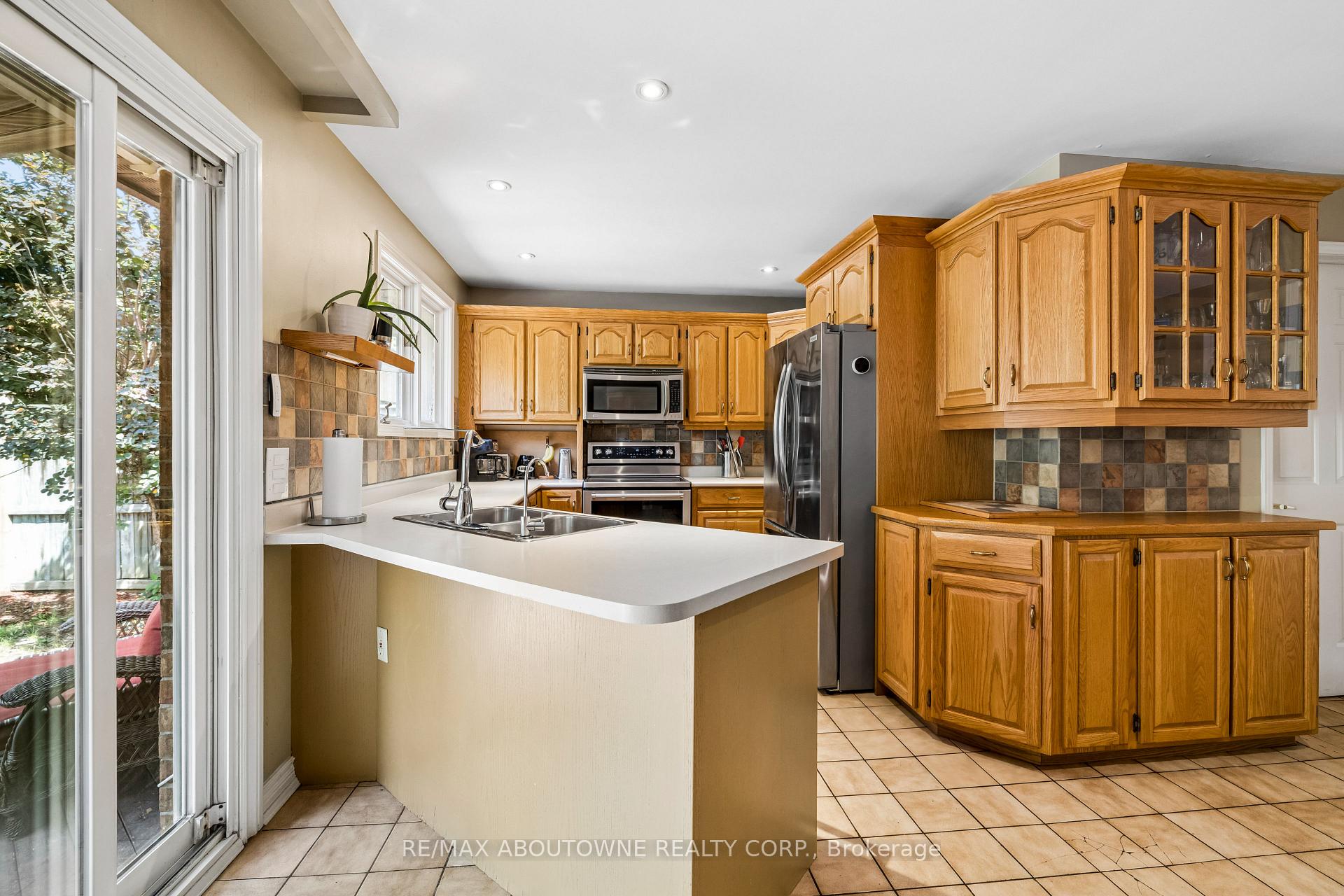 Photo 15 of 2285 Dunedin Road, Oakville, Ford — HOMEH