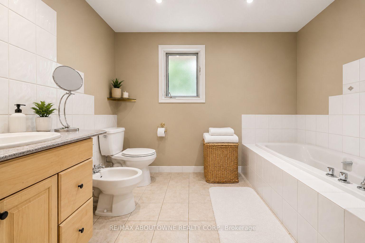 Photo 29 of 2285 Dunedin Road, Oakville, Ford — HOMEH