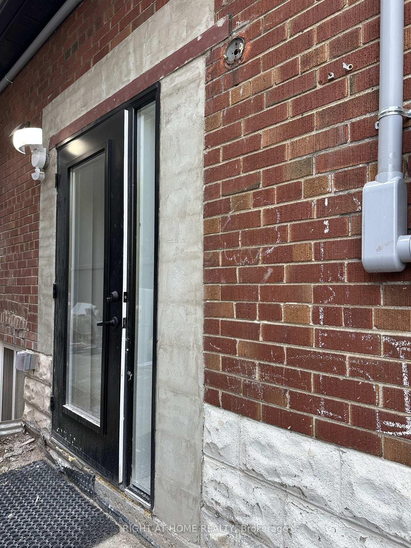 Photo 1 of 16 Glenside Avenue, Toronto, Greenwood-Coxwell — HOMEH