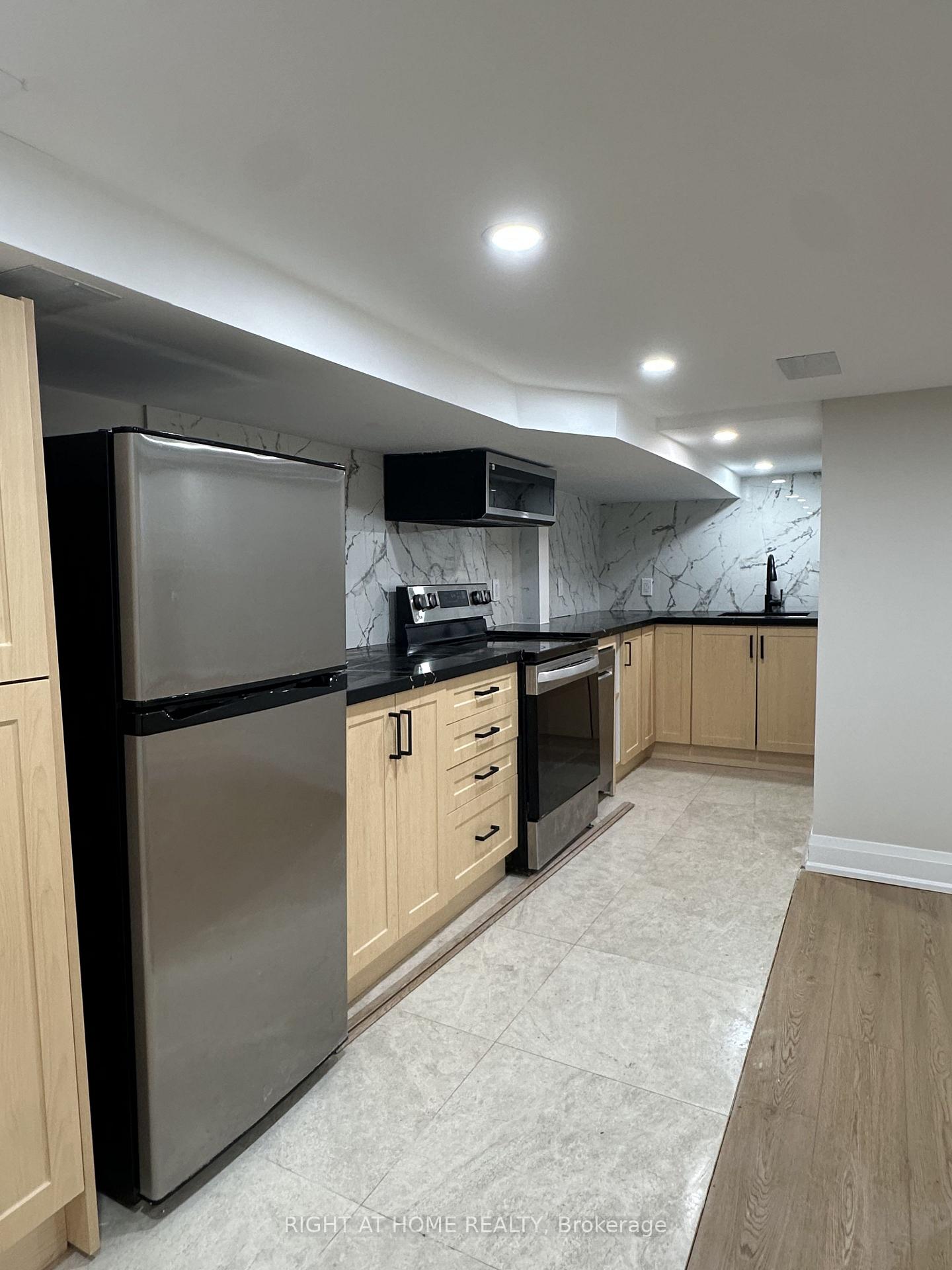 Photo 3 of 16 Glenside Avenue, Toronto, Greenwood-Coxwell — HOMEH