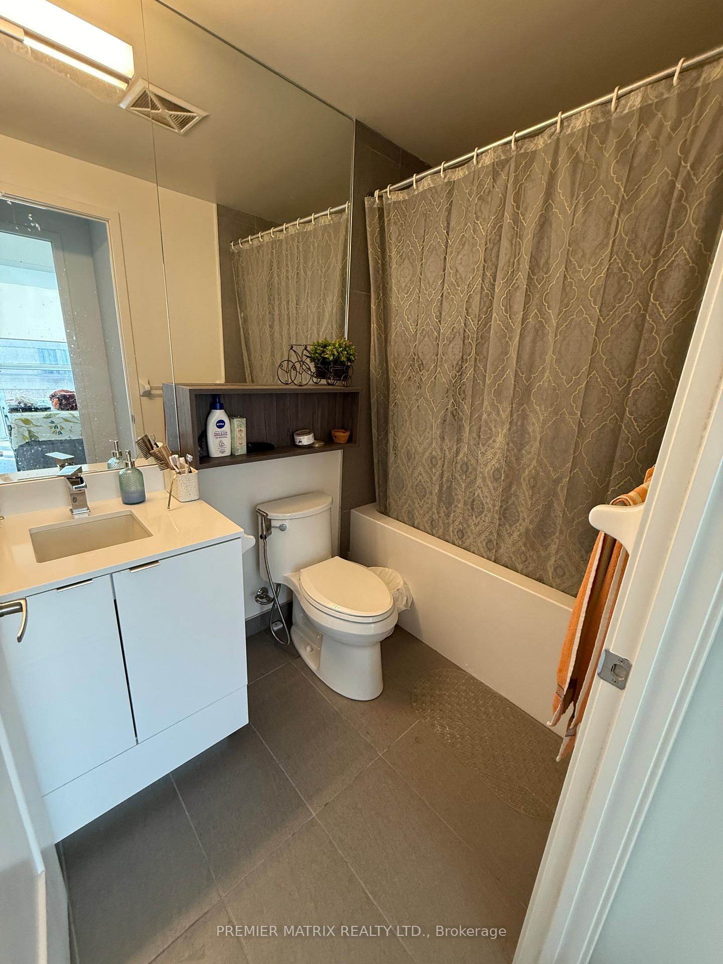 Photo 5 of Unit 809 E, 70 Princess Street E, Toronto, Waterfront Communities — HOMEH