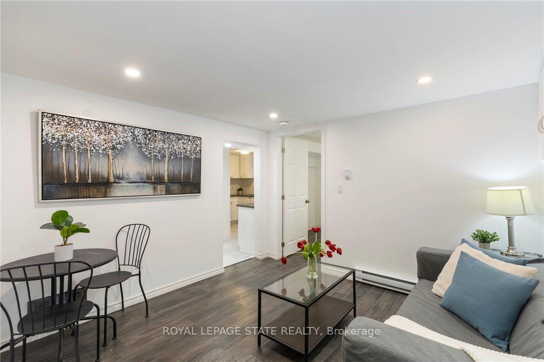 Photo 2 of Unit 2, 7 Purdy Crescent, Hamilton, Greeningdon — HOMEH