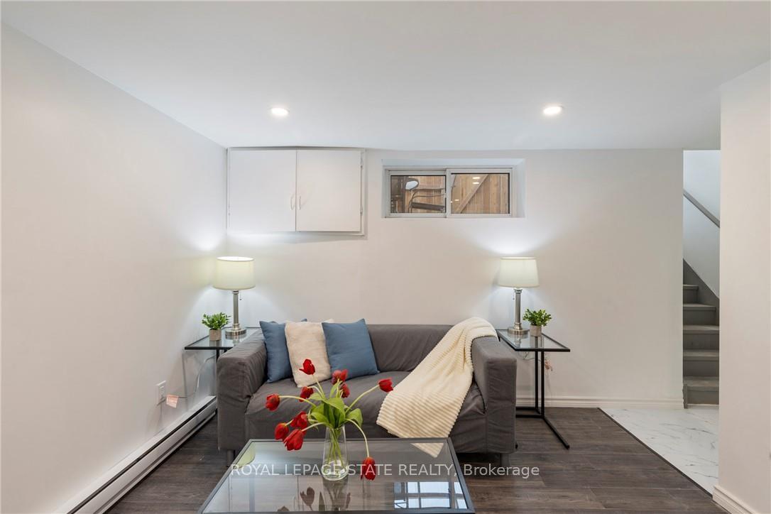 Photo 3 of Unit 2, 7 Purdy Crescent, Hamilton, Greeningdon — HOMEH