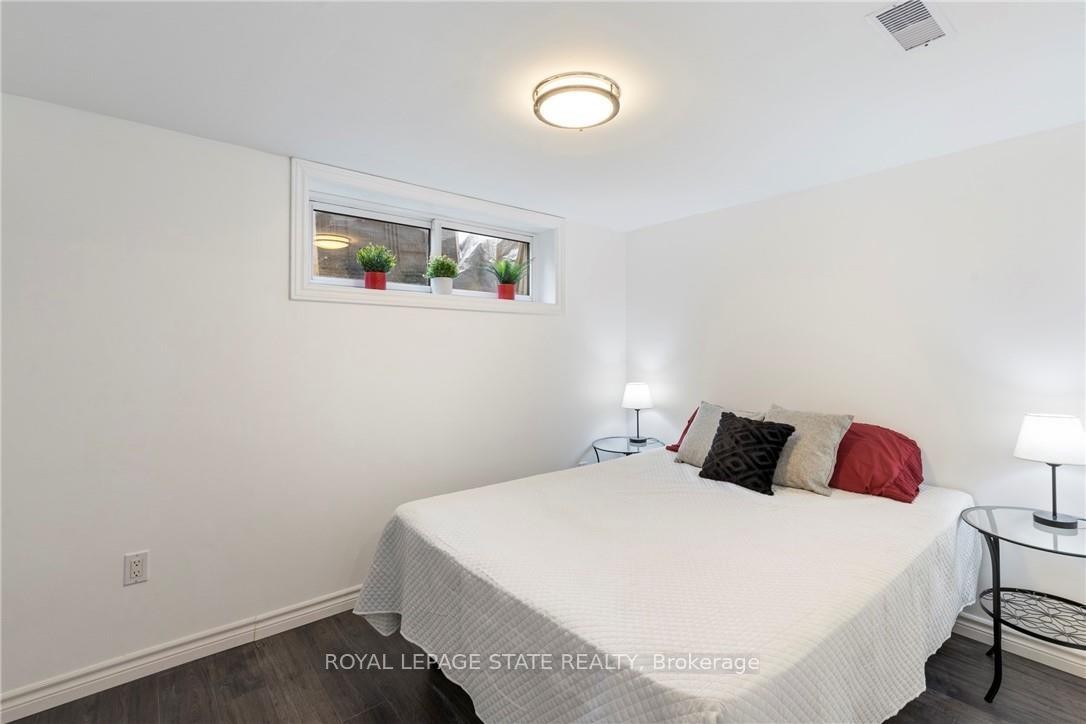 Photo 4 of Unit 2, 7 Purdy Crescent, Hamilton, Greeningdon — HOMEH