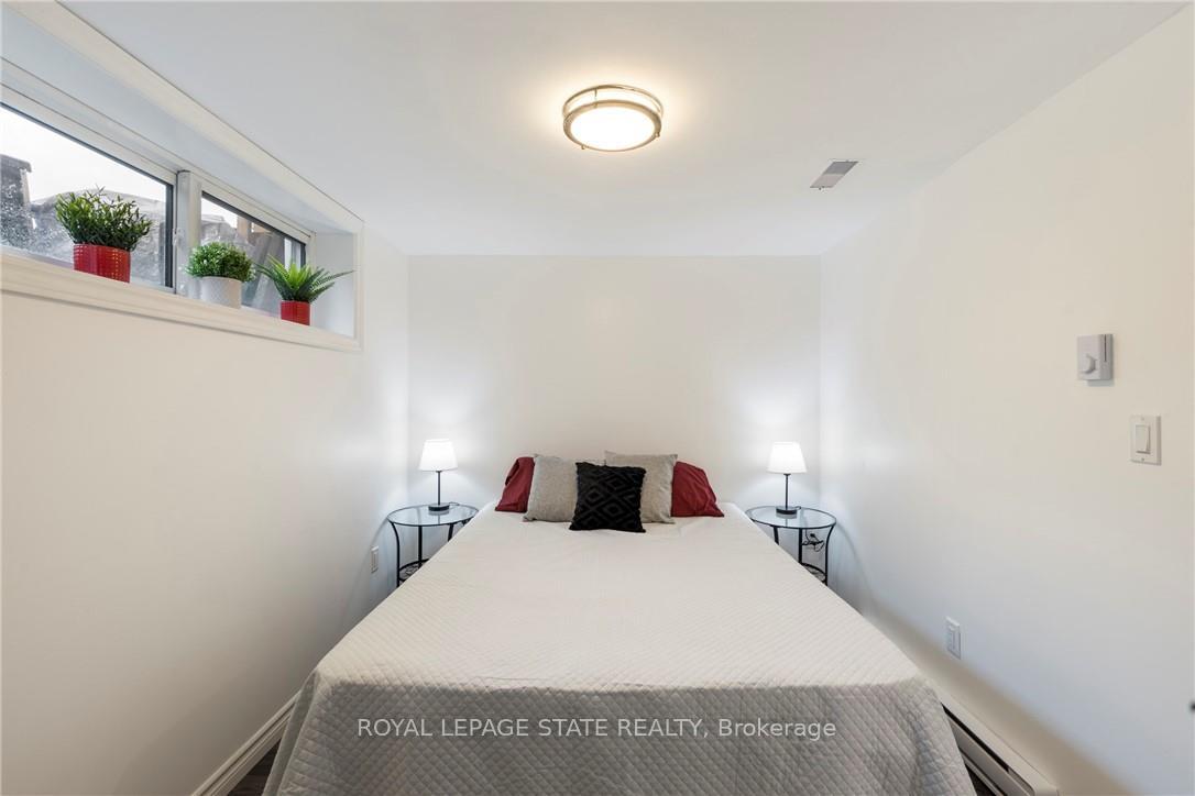 Photo 6 of Unit 2, 7 Purdy Crescent, Hamilton, Greeningdon — HOMEH
