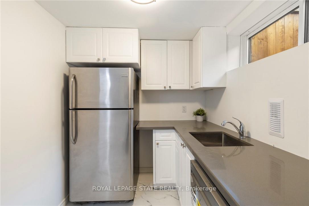 Photo 10 of Unit 2, 7 Purdy Crescent, Hamilton, Greeningdon — HOMEH