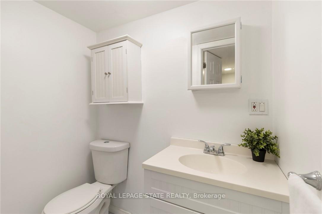 Photo 11 of Unit 2, 7 Purdy Crescent, Hamilton, Greeningdon — HOMEH