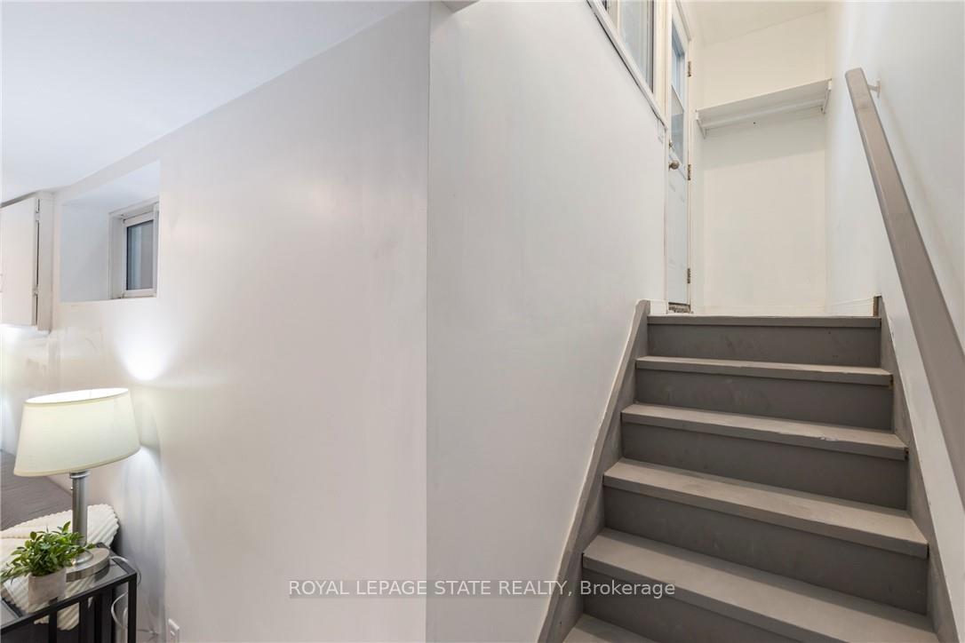 Photo 12 of Unit 2, 7 Purdy Crescent, Hamilton, Greeningdon — HOMEH