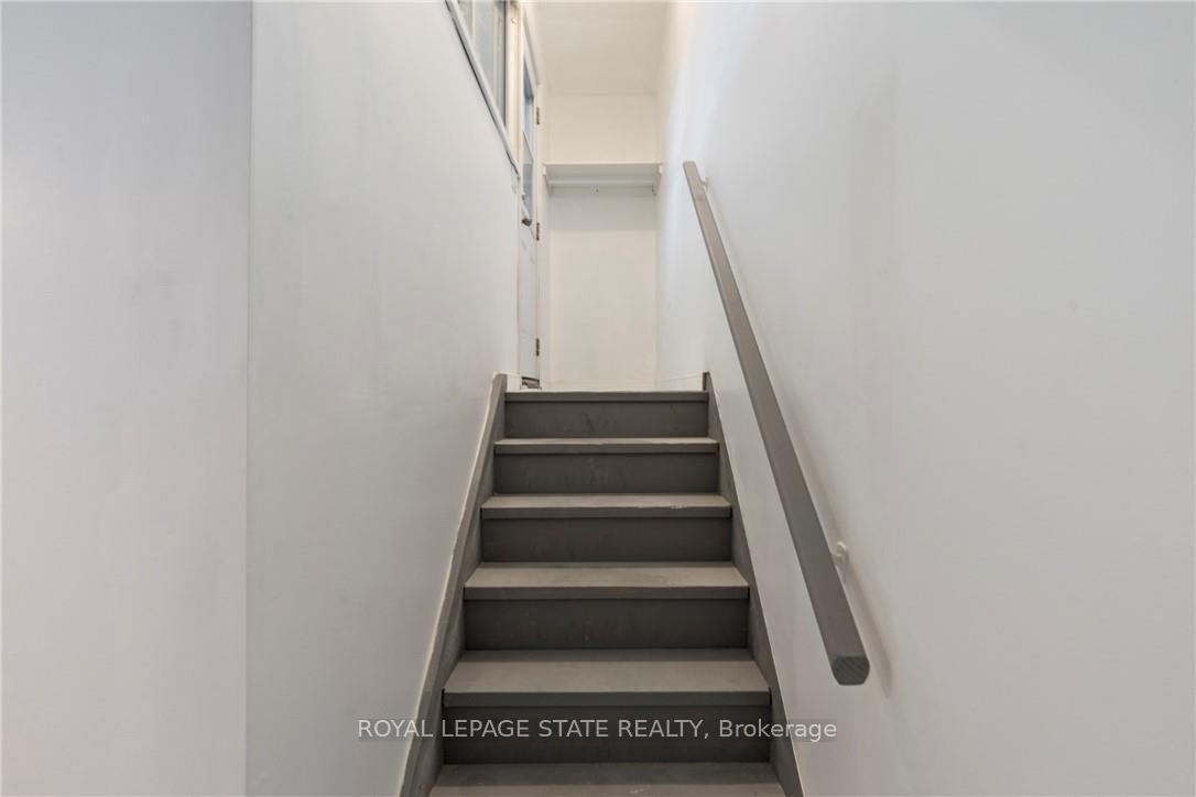Photo 13 of Unit 2, 7 Purdy Crescent, Hamilton, Greeningdon — HOMEH