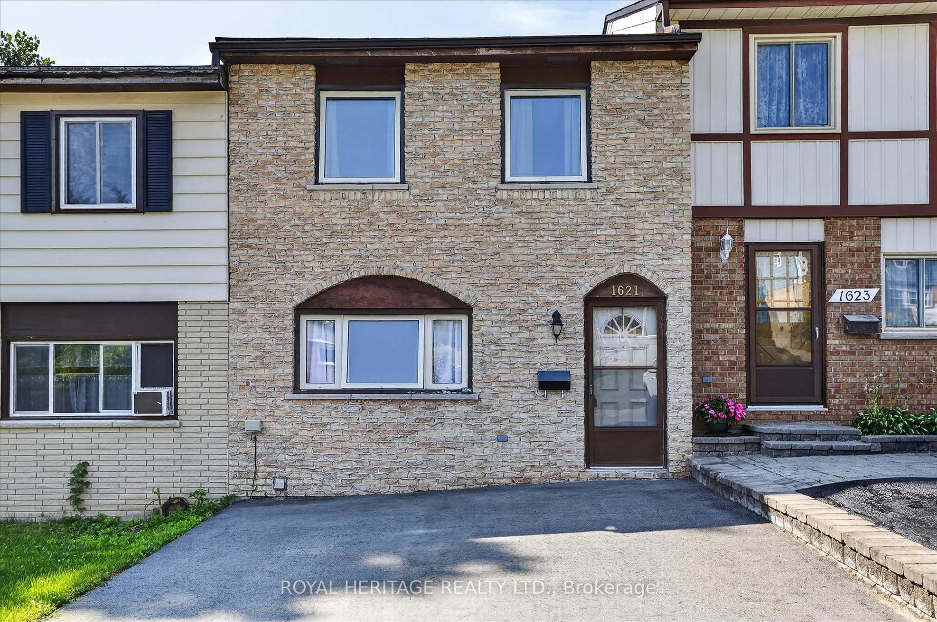 Photo of 1621 Applewood Crescent