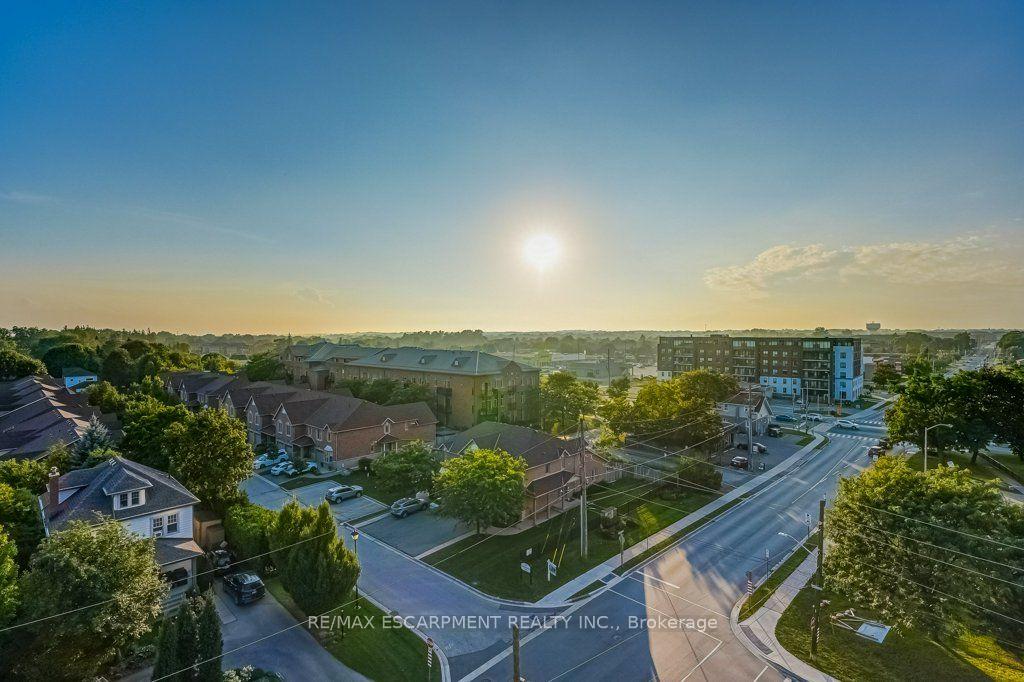Photo 2 of Unit 711, 30 Hamilton Street S, Hamilton, Waterdown — HOMEH