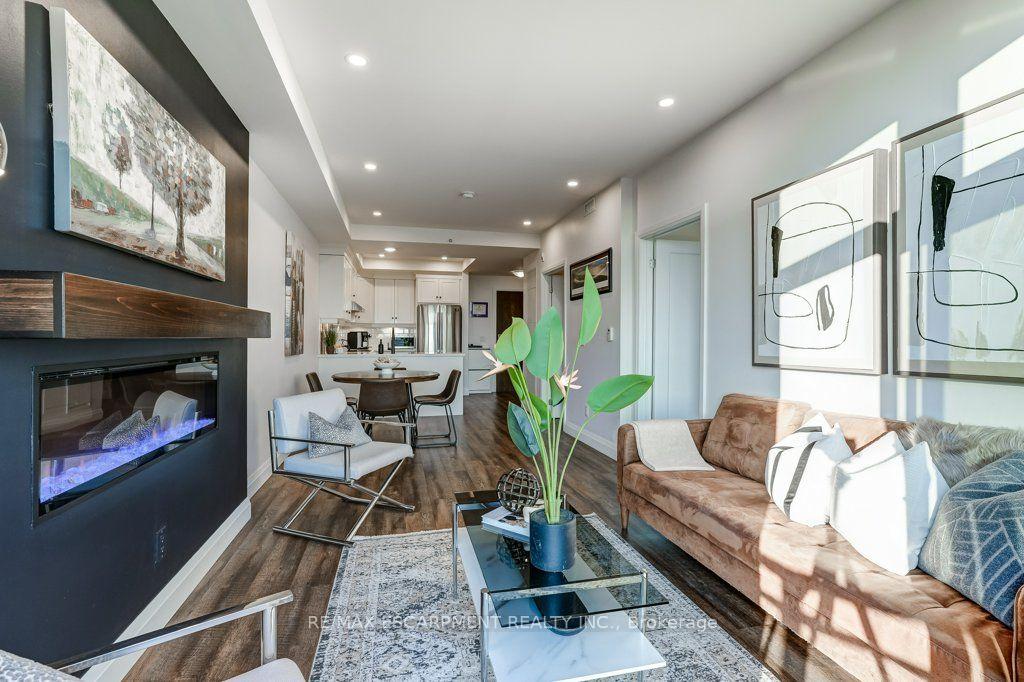 Photo 5 of Unit 711, 30 Hamilton Street S, Hamilton, Waterdown — HOMEH