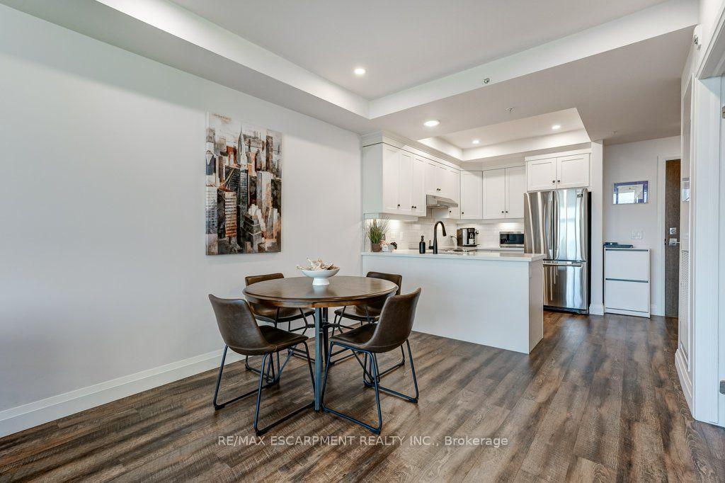 Photo 10 of Unit 711, 30 Hamilton Street S, Hamilton, Waterdown — HOMEH