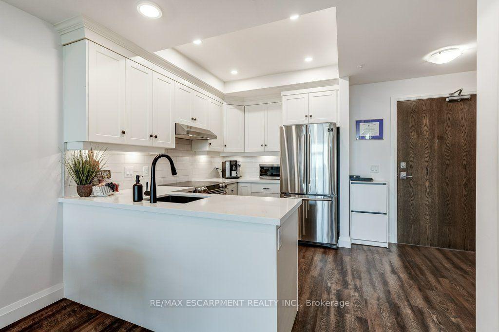 Photo 12 of Unit 711, 30 Hamilton Street S, Hamilton, Waterdown — HOMEH