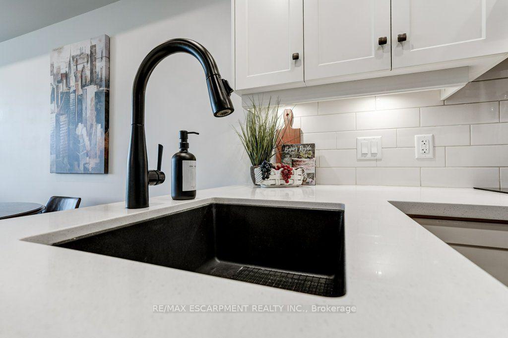 Photo 14 of Unit 711, 30 Hamilton Street S, Hamilton, Waterdown — HOMEH